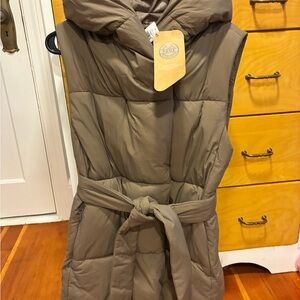GAP PrimaLoft Puffer Vest in brown